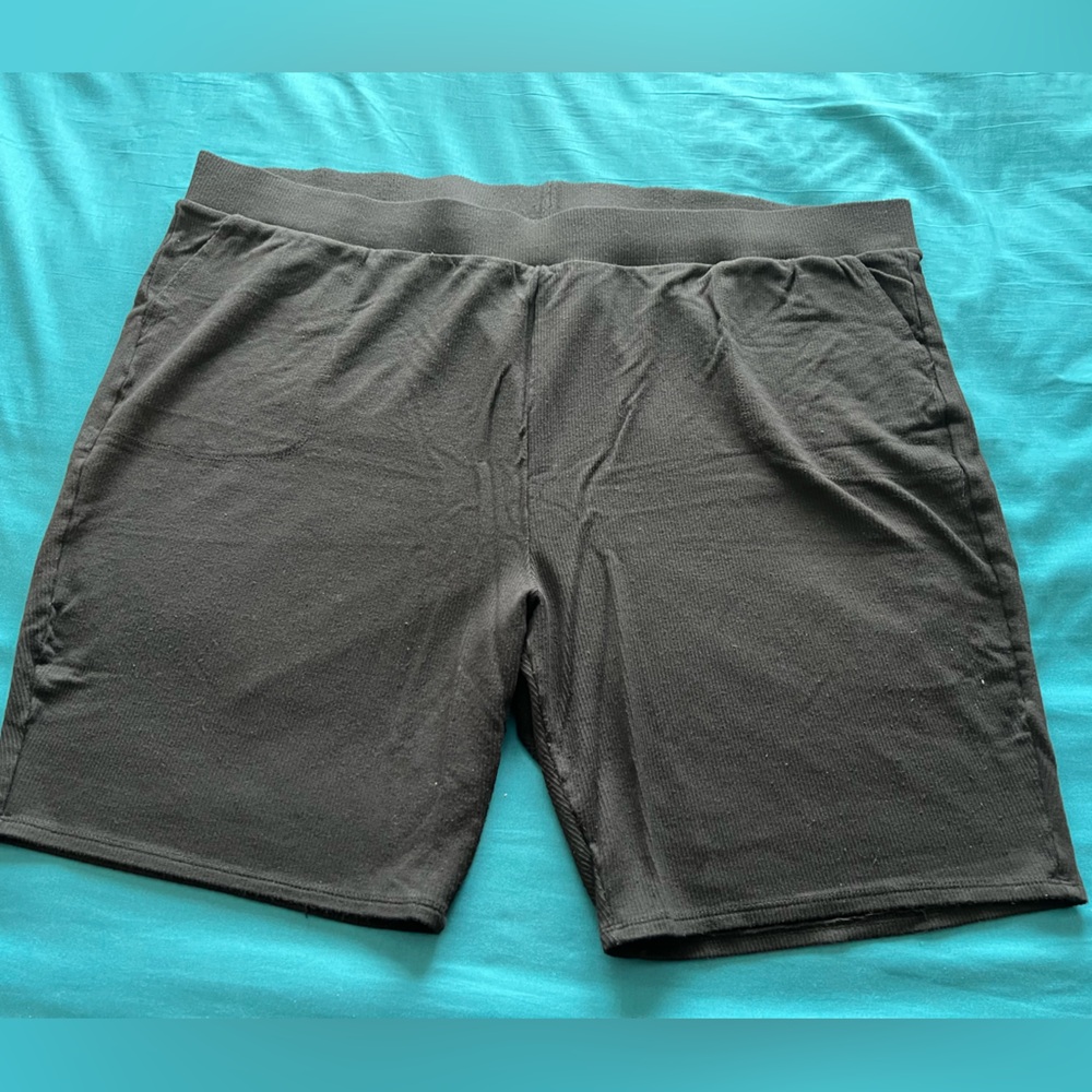 Torrid Size 6 Black Signature 5 inch Ribbed Bike Shorts